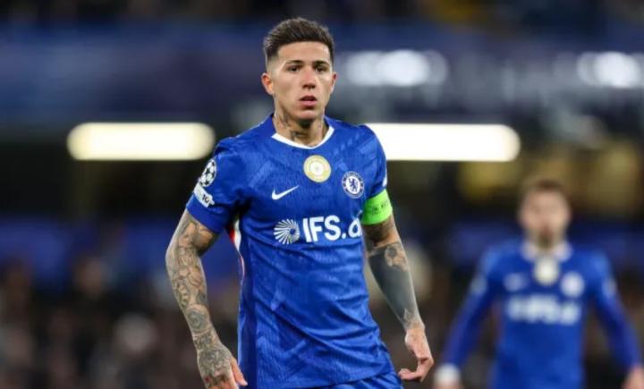  切尔西面临关键时刻；欧文观点揭示更衣室潜在动态；恩佐采访引发的思考。 体育新闻 切尔西面临关键时刻；欧文观点揭示更衣室潜在动态；恩佐采访引发的思考。 体育新闻