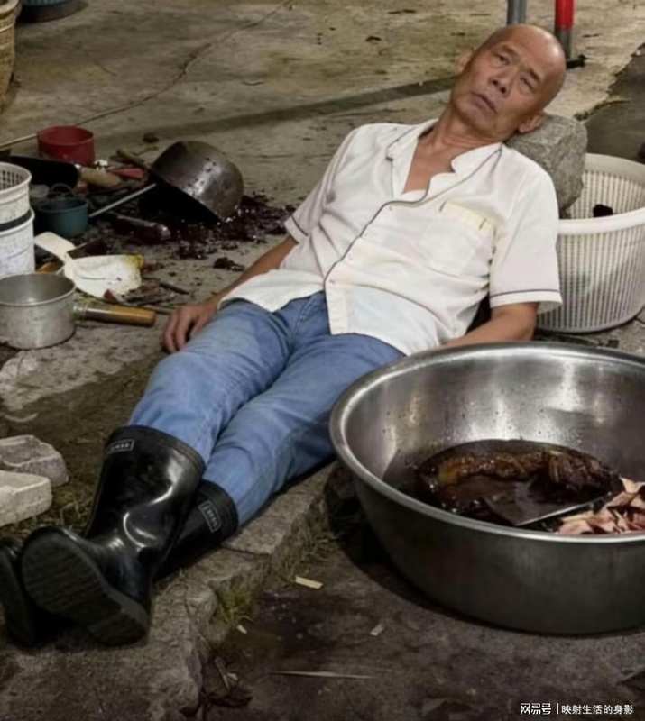 排队两小时，吃到却失望：莫氏鸡煲涨价引发的消费反思