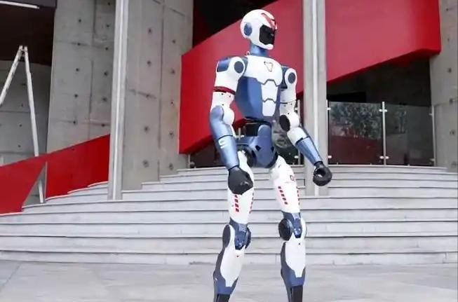  当5500台出货量遇上4000台吃灰：宇树机器人创始人正在经历的至暗时刻 汽车科技