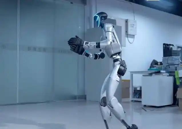  当5500台出货量遇上4000台吃灰：宇树机器人创始人正在经历的至暗时刻 汽车科技