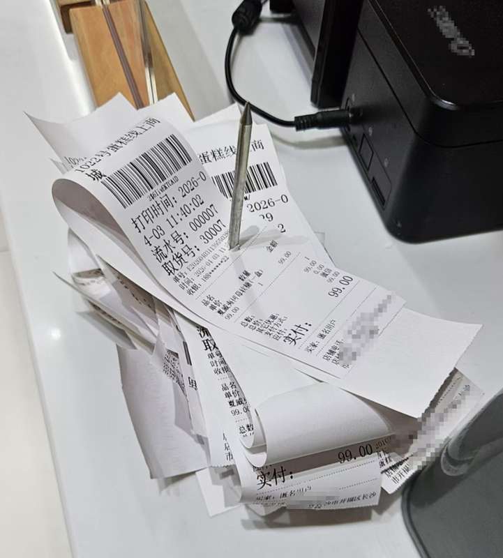  【十年烘焙复盘】从宝妈举报到流量爆发：一家社区蛋糕店的信任危机应对方法论 企业服务