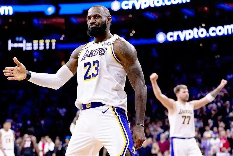  【深度复盘】詹姆斯单核带队全记录：41岁老汉的极限挑战 体育新闻