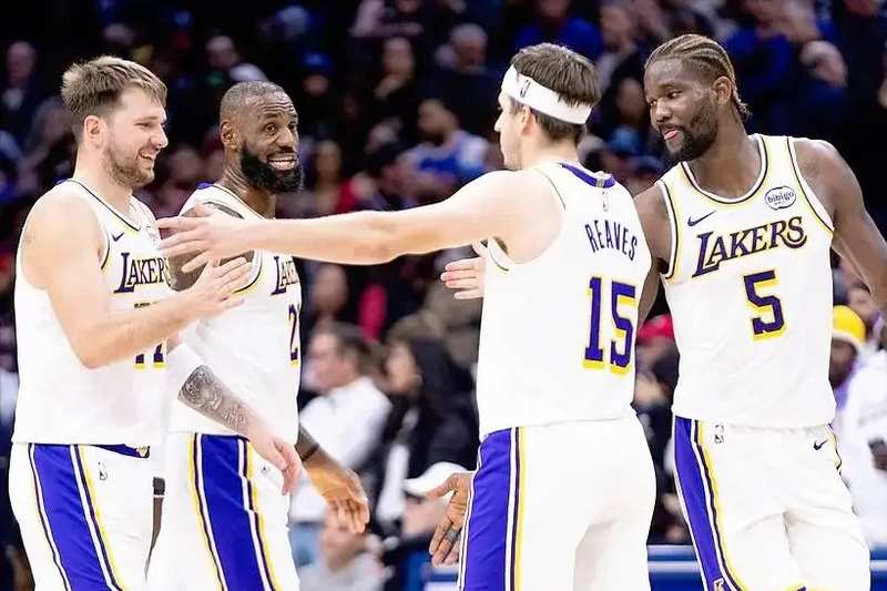  【深度复盘】詹姆斯单核带队全记录：41岁老汉的极限挑战 体育新闻