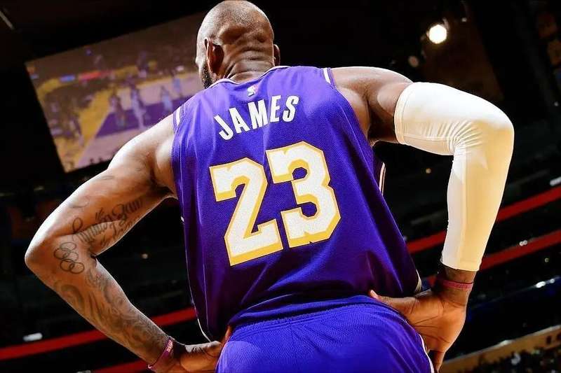  【深度复盘】詹姆斯单核带队全记录：41岁老汉的极限挑战 体育新闻