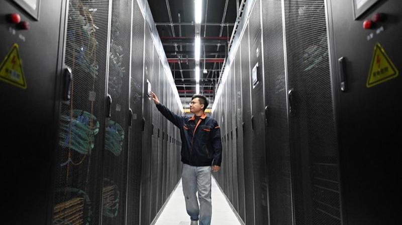  万卡集群技术破局：国内首批智算中心的架构设计与工程实践 IT技术